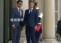 马克龙接见外国元首时一警卫热晕 当天巴黎的气温高达30摄氏度