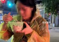 女子深夜流浪街头称想当美女主播 邻居怀疑她有精神疾病