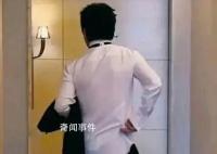 黄渤上半身vs下半身 上身去走红毯下身去海边度假
