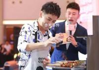 林志颖现身商演 与广大网友和粉丝互动
