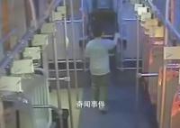 妈妈生病8岁男孩夜里出门找爸爸 不忍心看妈妈痛苦