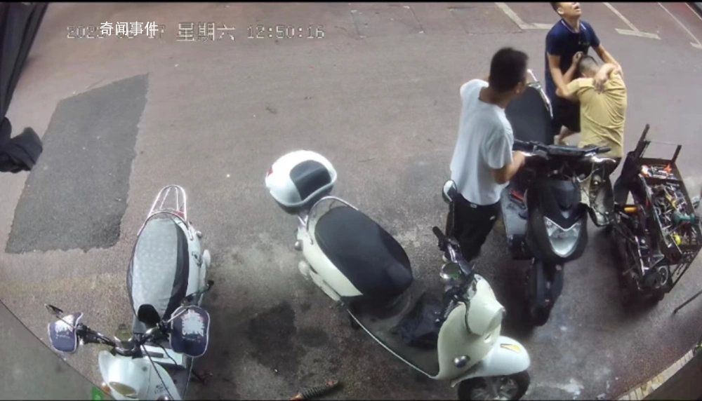 近2斤重冰块从高空坠下砸伤男子 目前手还是抬不起来