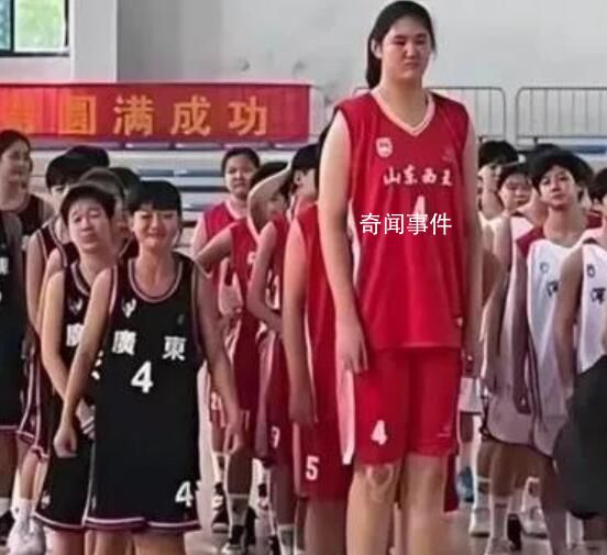 16岁女篮小将身高已达2米27 张子宇个人资料简介