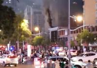 烧烤店爆炸正值用餐高峰 二楼有KTV