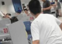 高考查分场面代入感太强 几家欢乐几家愁