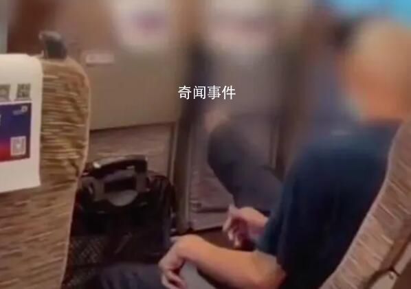 男子高铁调座椅后排老人大力踢回 12306：老人肯定不对