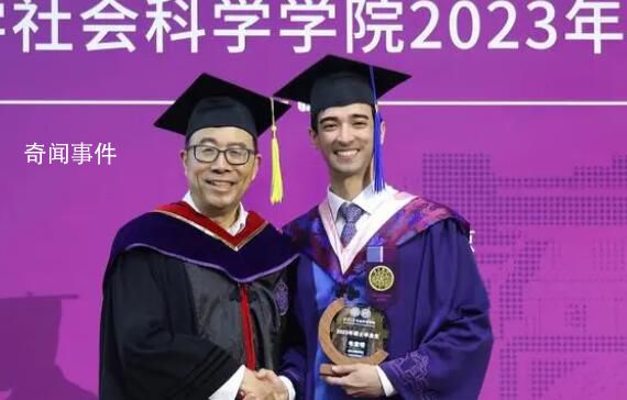 韦唯大儿子清华硕士毕业 脸上笑得特别开心