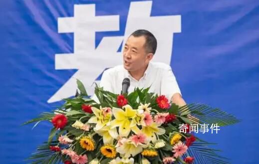陈行甲在高校毕业典礼上演讲 不要怕人生起点低护住心中盼望