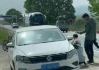 游客称在青海湖附近买水遭驱赶 引发网友关注
