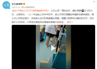 女子疑坐公交不付钱踩猫威胁司机 发现难以应对的乘客建议报警