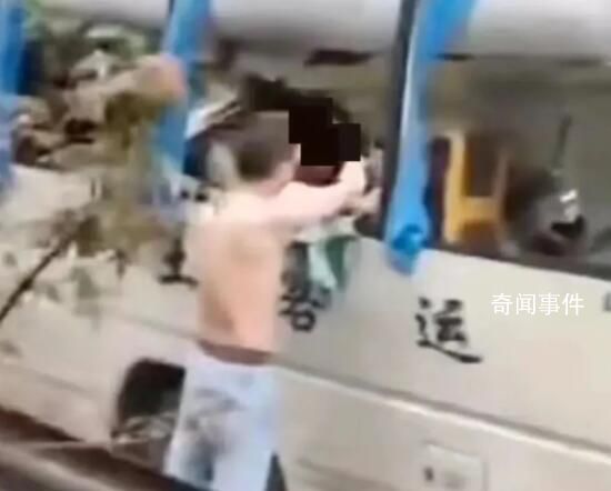 载客18人中巴被落石砸中 6人遇难