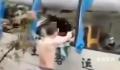 载客18人中巴被落石砸中 6人遇难