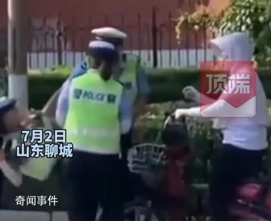 交警情绪失控大喊弄死你?警方回应