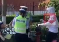 交警情绪失控大喊弄死你?警方回应