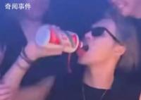 王嘉尔茅台对瓶吹 太让人意外了