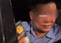 曝光掏警证事件辅警系执勤违规被辞 并引发社会关注
