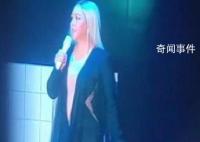 张惠妹演唱会上唱李玟的歌 由于没有拿到版权只能浅浅的唱一句