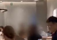 上海一餐厅两女子为抢座用餐具互砸 店员称仅仅是为了抢座位