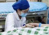 独居老人没开空调致热痉挛咬断2颗牙 体温高达40.2℃