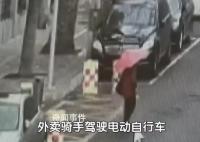 北京一外卖骑手违法超车致人死亡 警方已经展开了调查