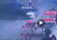 车被石头棍子猛砸后车主掉头撞去 具体正在调查