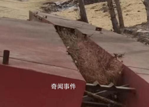 私搭浮桥为何被定寻衅滋事?警方回应