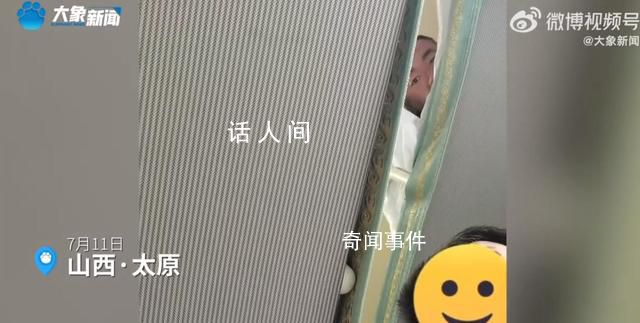12306回应女子坐火车被上铺男子凝视 暂时无法限制盯人看的行为