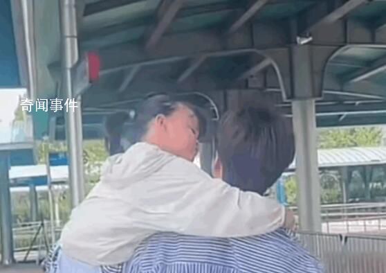 韩安冉吐槽环球影城3小时花8000 网友发声质疑：有点过分