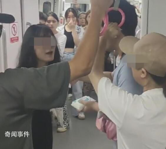 母亲疑儿子被偷拍打伤女孩 警方回应