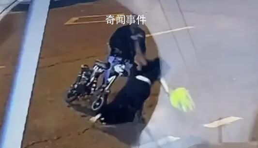 女子路上被陌生男一巴掌打倒在地 全身多处疼痛耳膜穿孔已报警