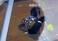 女子路上被陌生男一巴掌打倒在地 全身多处疼痛耳膜穿孔已报警
