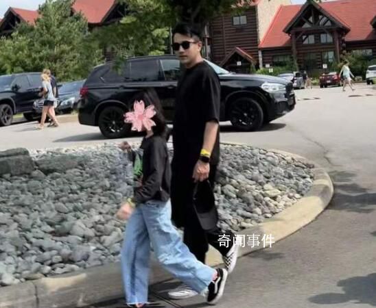 网友加拿大偶遇刘恺威和小糯米 刘恺威打扮的很低调