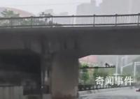 江苏一女子骑车冲入积水涵洞溺亡 其不听劝阻骑车通过涵洞