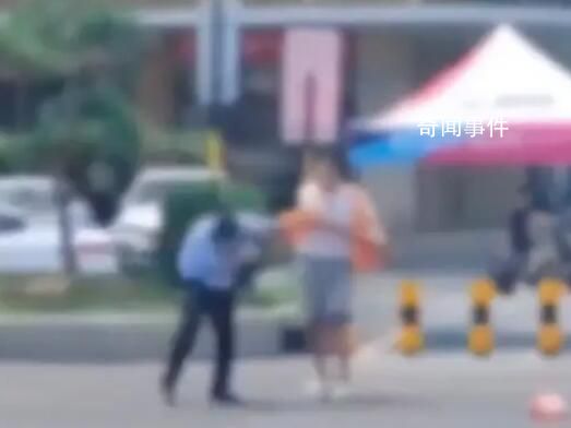 男子当街殴打2名交警 警方通报