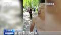 警察跳水救人后满身绿藻摆手离开 王跃超个人资料简介