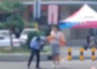 男子当街殴打2名交警 警方通报