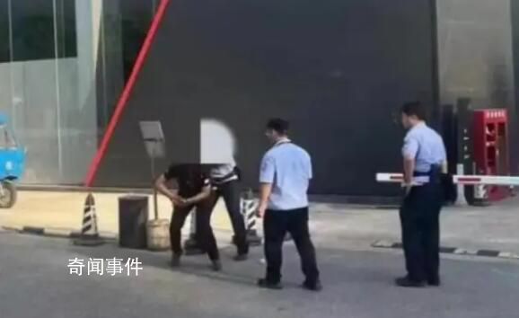 男子当街杀妻被刑拘 死者被刺20多刀