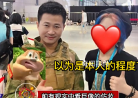漫展上有人cos吴京 相似度简直让人难以置信