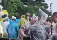 游客爬黄山起冲突持登山杖互殴 这究竟是怎么回事