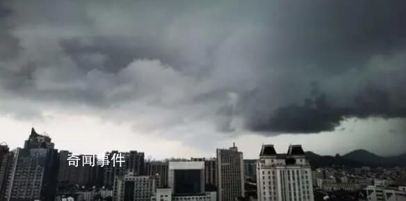 杭州暴雨让雨刮器都不够用了 你那里雨情如何