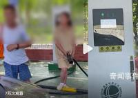 男子在服务区遇老人人肉占充电桩 太不讲理了