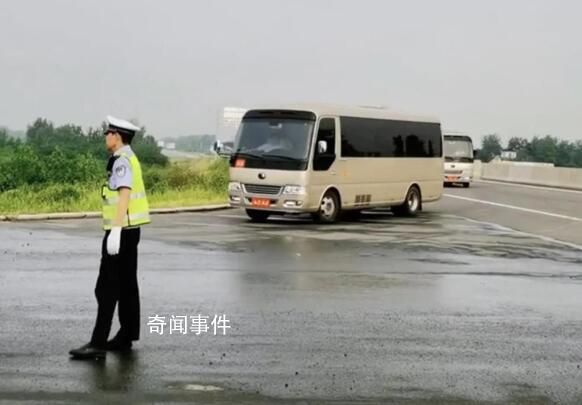 警方回应市级观摩团乘无牌大巴上路 调查处理并认真整改