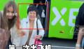 父母不懂英语从县城出国看女儿 跨越万里的双向奔赴能有暖