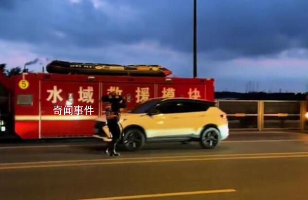 男孩落入松花江父母营救双双溺水 相关部门正在搜寻中