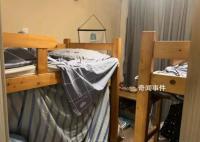 84平米的出租屋住了17人 分割成4个房间