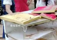 泉州店主称珠宝都被积水冲走了 找珠宝时险些被冲走