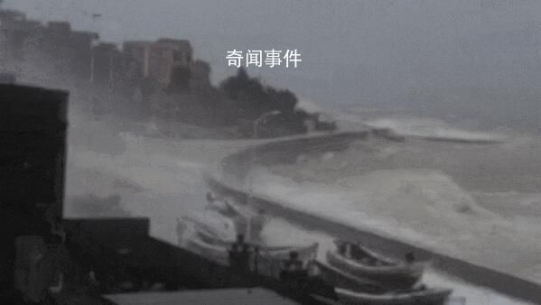 杜苏芮登陆:沿海惊涛骇浪 大风呼啸