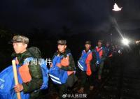 K396首批旅客连夜转移现场画面 已抵达北京丰台站