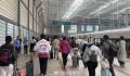 被困列车旅客称曾6人分1瓶水 一度断水断粮断网