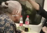 老太火车上占三座:我不卖老卖啥
